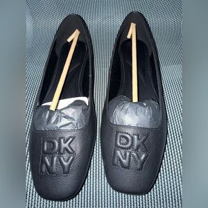 DKNY Donna Karan Darianne Pebbled Leather Black Logo Ballet Flat Shoes Embossed